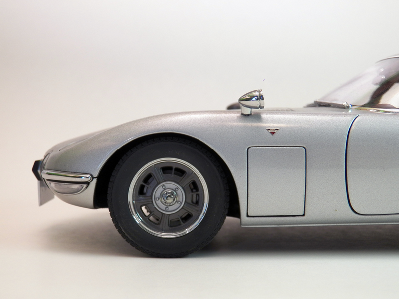 Illustration for article titled LaLD Car Week 1:18 AutoArt Toyota 2000gt